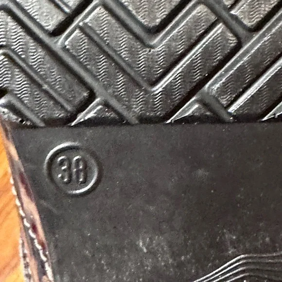 Dansko patent leopard print clogs size 38 - Picture 6 of 7